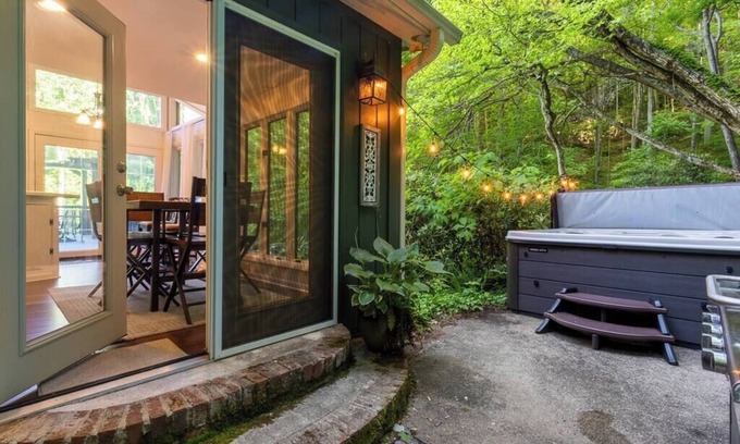 Candler Casa | Pisgah Park Hideaway w/Hot Tub & Mountain Views