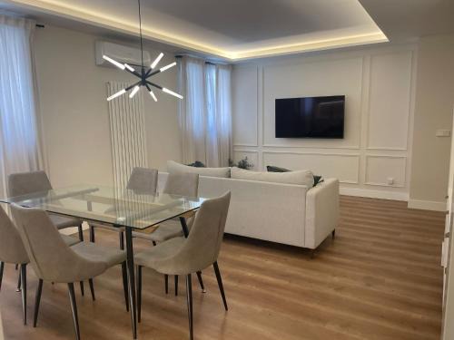 Triángulo Dorado del Arte Apartamento | Piso elegante en Atocha 2 hab 2 baños