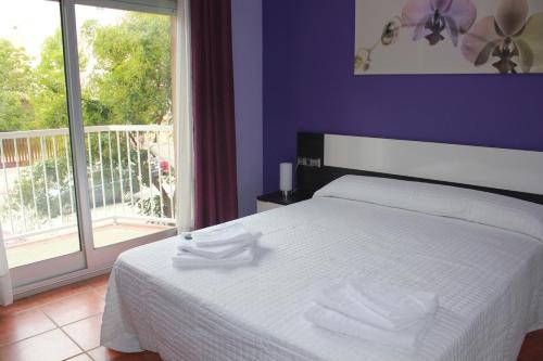 Sabadell Apartamento | PISO EXTERIOR COMPLETO A 20 ' DE BARCELONA.