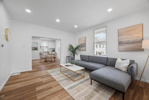 Pittsburgh Apartamento | Pittsburgh Spacious and Modern Three Bedroom Apartment with Free Parking