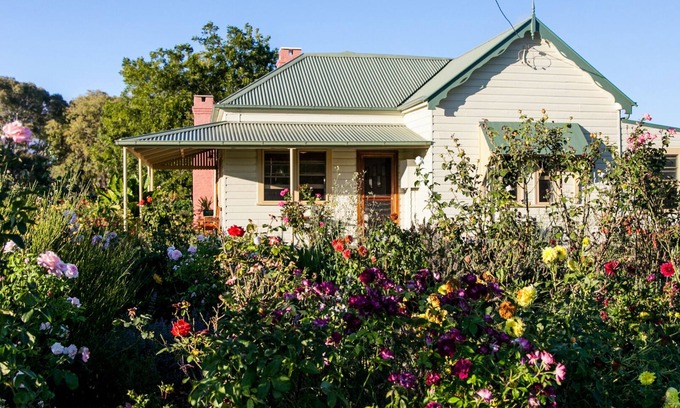 Central Mudgee Cabaña | Horno para Pizza; pozo de fuego Mucho espacio interior y exterior, chimeneas y aire acondicionado. Los grupos