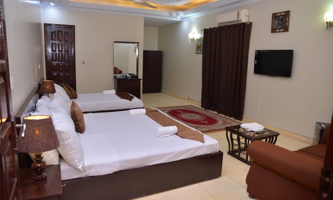 D.H.A. Cabina | Ibis Lodge Guest House Khayaban-e-Mujahid DHA