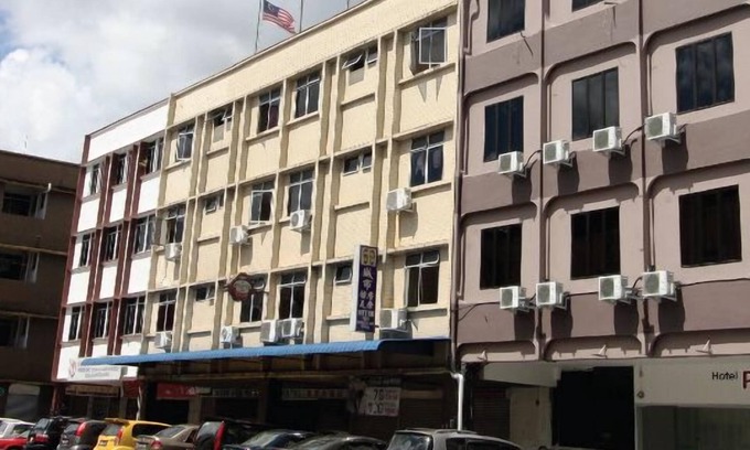 Kuching Hotel | Place2Stay - Riverside
