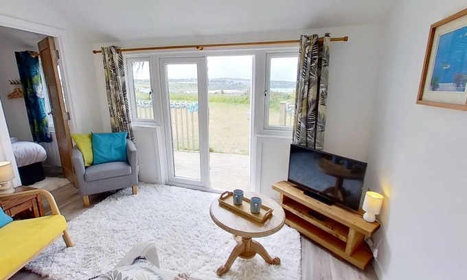 Hayle Apartamento | Placerville offers stunning views across the bay and has been recently renovated.
