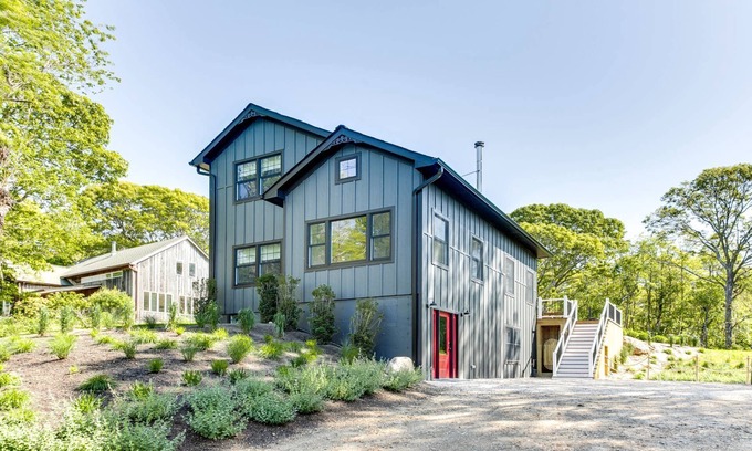 Shelter Island Heights Casa | Plan Your Perfect Summer Escape: Walk to Crescent Beach and to Pridwin!