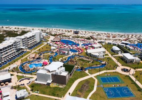 Playa Mujeres Complejo | Planet Hollywood Cancun by Royalton, An Autograph Collection All-Inclusive Resort