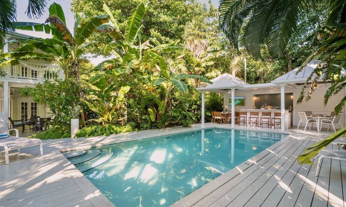 White St. Gallery Casa | **PLANTATION TROPICALE @ CASA EAST** Grand Estate & Pool + LAST KEY SERVICES…