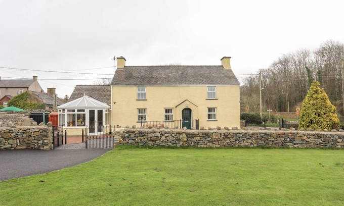 Llanddaniel Fab Cabaña | PLAS CEFN MAWR, admite mascotas en Llanedwen, Ref 1008976