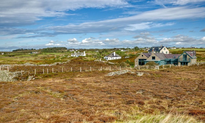 Rhoscolyn Cabaña | Plas Esgob - an on the beach that sleeps 8 guests in 4 bedrooms