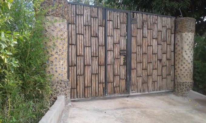 Entebbe Cabina | Plastic Bottles House