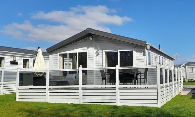 Saxmundham Casa | Platinum lodge on Carlton Meres holiday Park