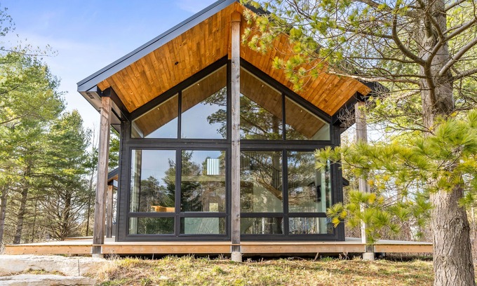 Lion's Head Cabaña | Play, dine and relax amongst the beauty of Georgian Bay and The Bruce Trail.