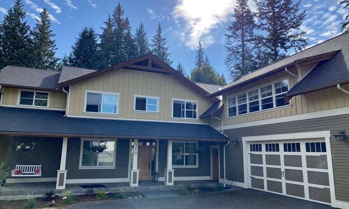 Geneva Casa | Play hard but rest EASY! Centrally Located Luxury!