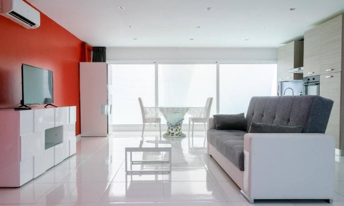 Castelldefels Apartamento | PLAYA A 3 MINUTOS .PARKING, BARBACOA.APARTAMENTO CASTELLDEFELS