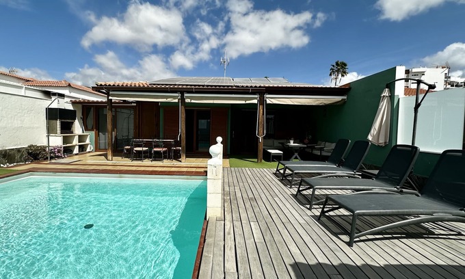 Playa del Inglés Chalet De Esquí | Villa Playa del Inglés a 5 minutos de playa - PISCINA DE SALES Y CLIMATIZADA