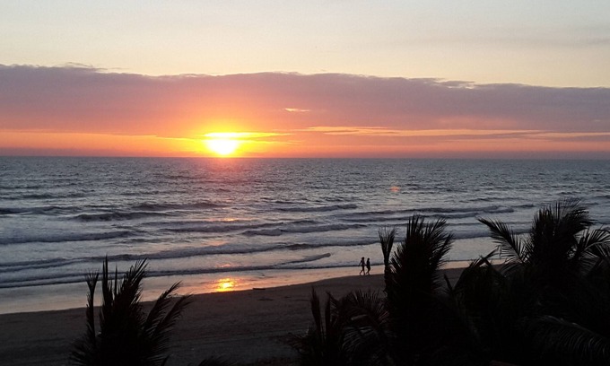 Canoa Condominio | Playa Dorada. En la arena