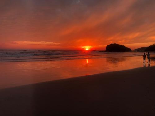 Playa Grande Casa | Playa Grande Ocean Break 2 min walk to beach