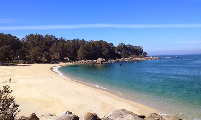 Bueu Casa | Playa, Jardín y piscina en Cabo Udra