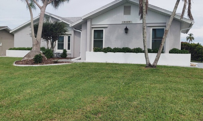 Eight Lakes Casa | Playful Pelican 3/2 waterfront pool house w. direct access to Gulf SW Cape Coral