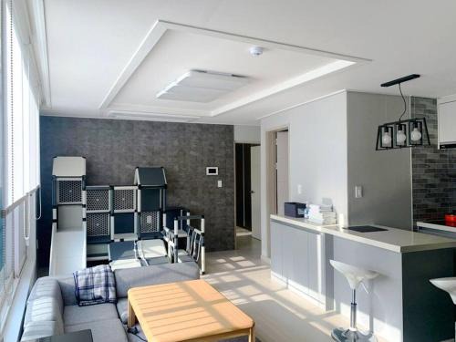 Beomil-dong Apartamento | Playground 7 - Kid Jungle Gym, Oceanview, Parking lot