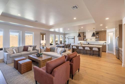 St. George Casa | Playin On The Ledge