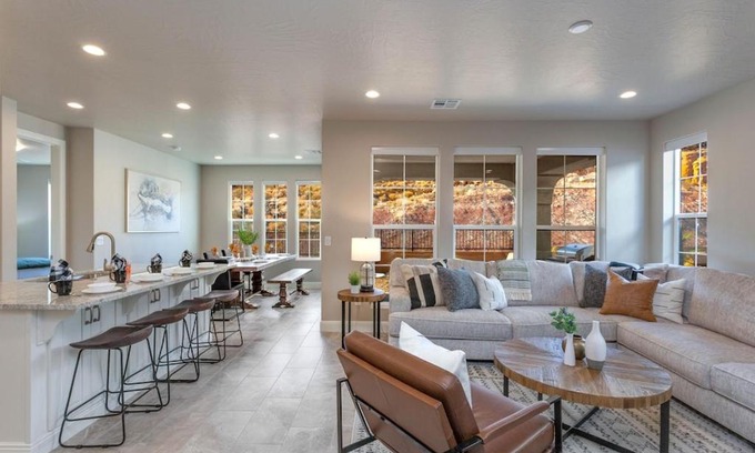 Washington Casa | Playtime at Esc 2367 Gorgeous new home with Bunk Room, BBQ, Foosball, Resort Pickleball Courts!