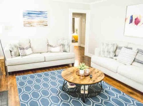 Villa Heights Casa | Plaza Bungalow near Uptown, NoDa, light rail!