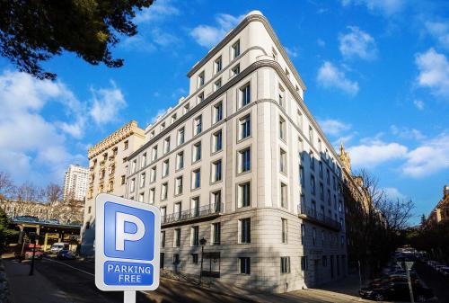 Moncloa - Arguelles Apartamento | Plaza de España Skyline