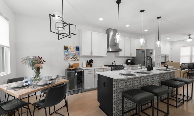 Plaza Midwood Casa | Plaza Midwood "Penthouse"