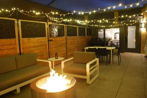 La Petite-Patrie Apartamento | Plaza12 - StringLights, XL Terrace, restos & shops
