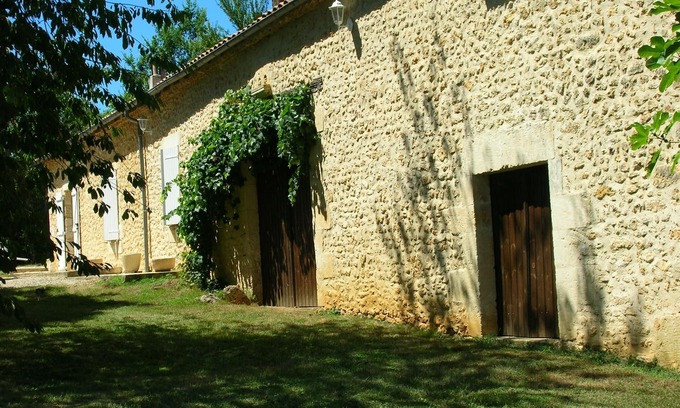 Saint-Michel-de-Villadeix Casa | Agradable casa de piedra rodeada de bosques y prados.