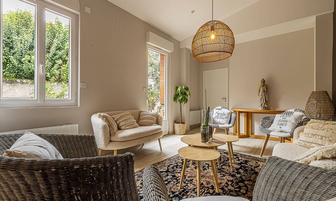 Minimes - Barriere de Paris Casa | Pleasant and bright chartreuse with terrace