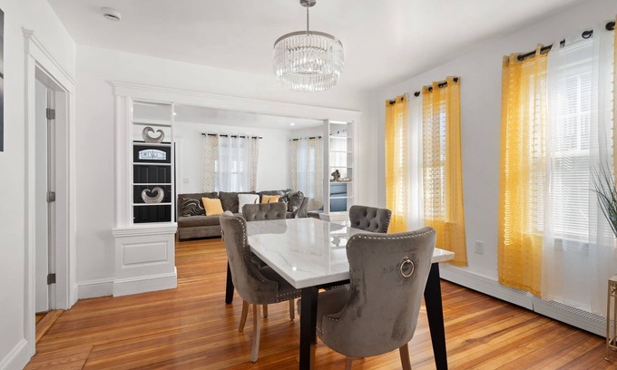 Braintree Casa | Pleasant and fully furnished 4-bedroom and two bathrooms house in Braintree MA