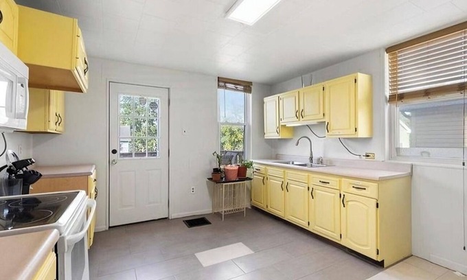 Avalon Casa | Pleasant Getaway in Avalon, PA