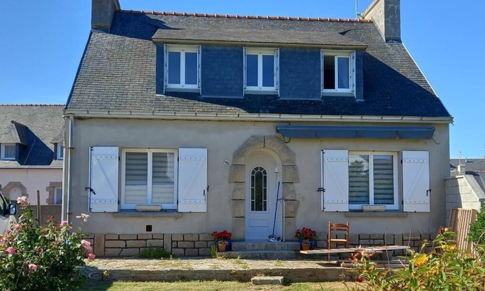 Saint-Guenole Casa | Pleasant house near the port