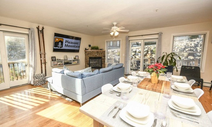 Bridgton Chalet De Esquí | Pleasant Mountain Slope side Chalet! Moose Pond 3 bed 2.5 baths