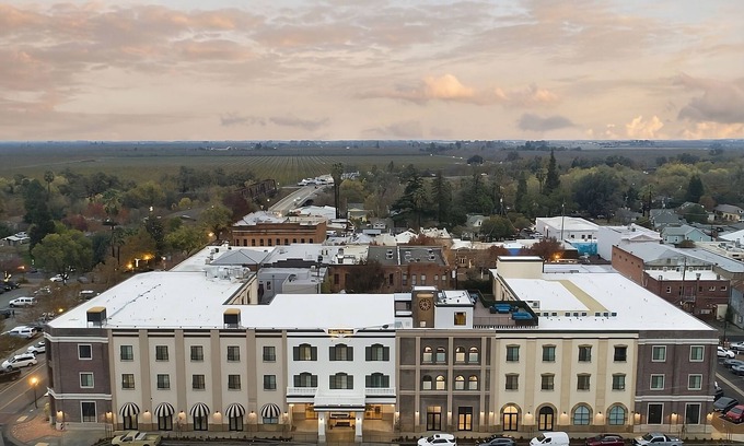 Winters Hotel | Pleasant Stay! 3 Modern Units, Outdoor Fireplace, Free Parking, Pet-friendly!