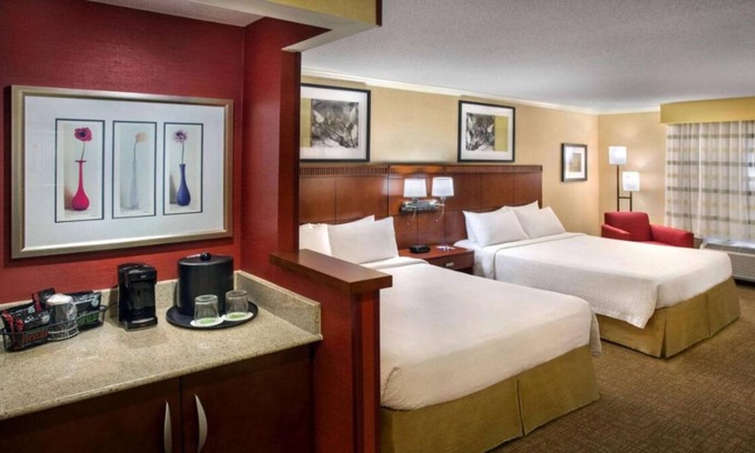 Woburn Casa | Pleasant Stay! 4 Convenient Units, Parking, Pets Allowed, Near Fogg Art Museum!