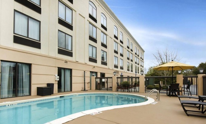 Savannah Casa | Pleasant Stay, Convenient Location! 2 Great Units, Free Parking