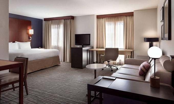 Tempe Hotel | Pleasant Stay, Convenient Location! Full Kitchen, Outdoor Pool, Free Breakfast
