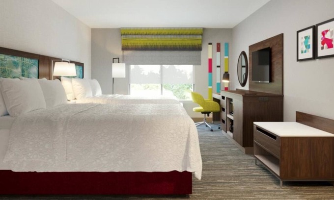 Tigard Casa | Pleasant Stay, Convenient Location! FREE Parking, Free Daily Breakfast, Pool