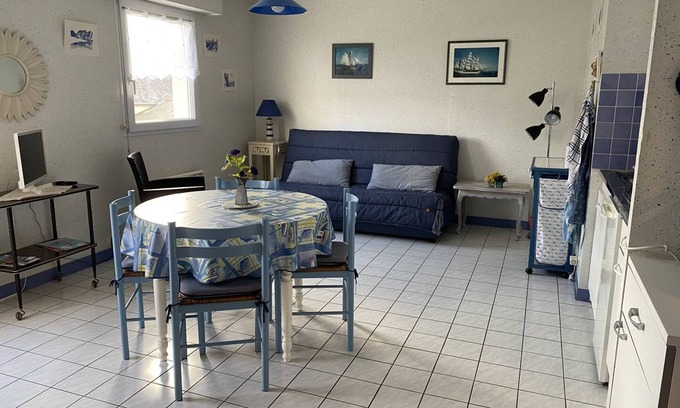 Saint-Cast-le-Guildo Apartamento | Pleasant studio in a quiet location 200m from the main beach of Saint Cast