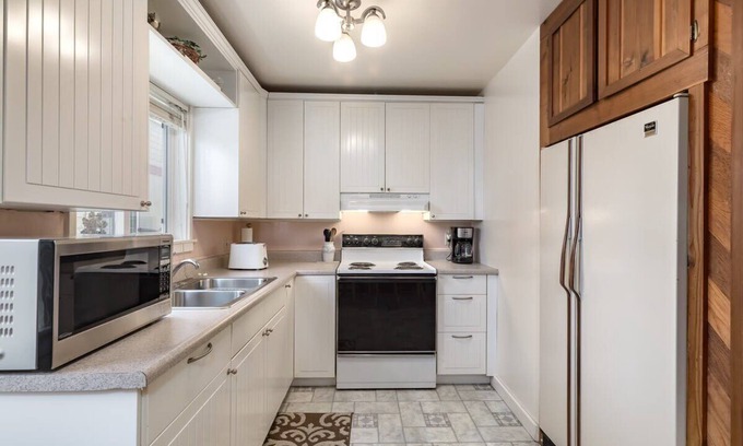 Opal Cliffs Apartamento | Esta unidad de un dormitorio se encuentra a pocas cuadras de Pleasure Point.