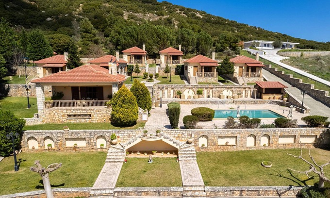 Kylini Apartamento | Pleiades Jewels - Corinthos Pool Bliss