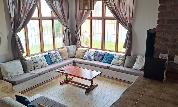 Struisbaai Casa | Plottie Self-catering