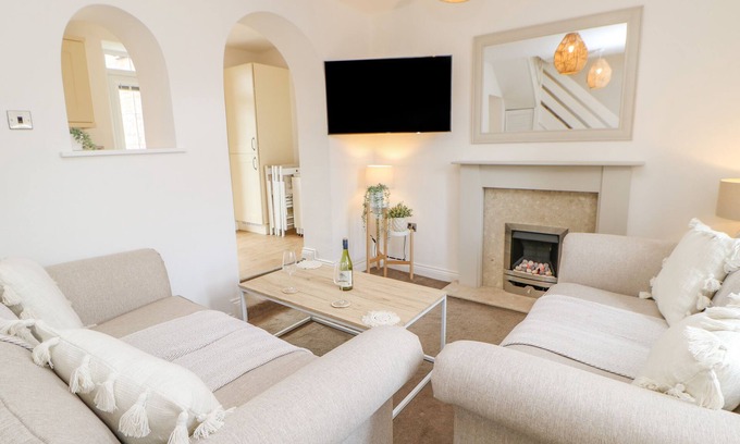 How Cabaña | PLOUGHMANS COTTAGE, pet friendly, with a garden in Corby Hill
