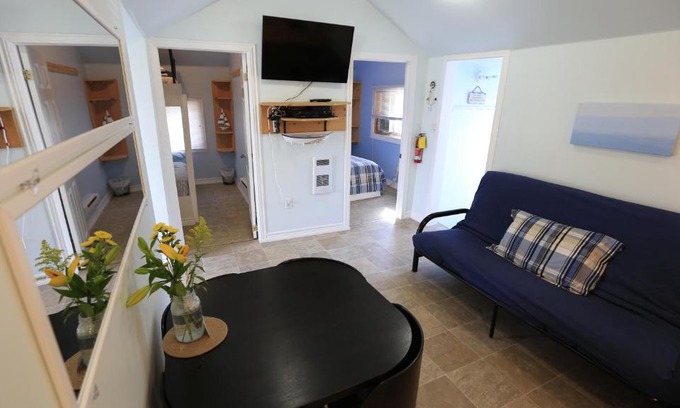 Wasaga Beach Casa | Plovers Cove Cottage