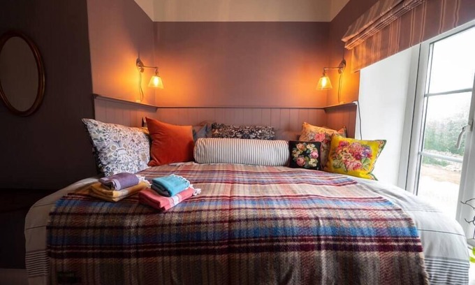 Scunthorpe Otro | Plum Cottage: Sleeps 8