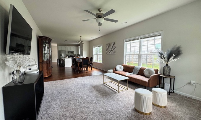 Forest Casa | Plum & Olive - Entire Home 15 Min to LU