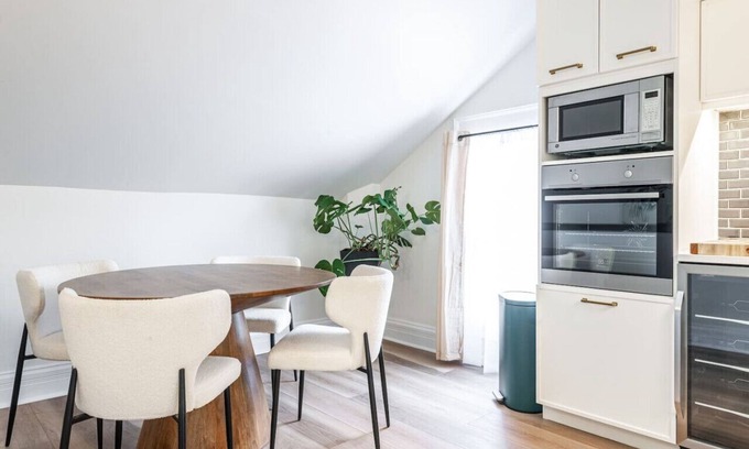 Stratford Apartamento | Plums Unit 3: Downtown King